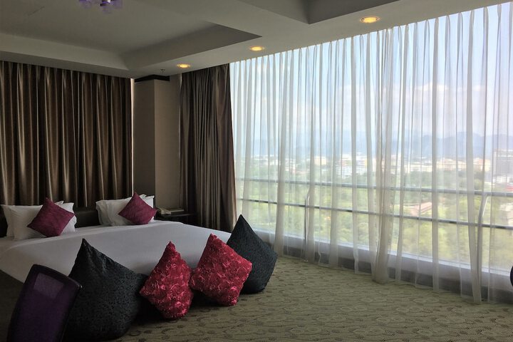 Room 10 of 87