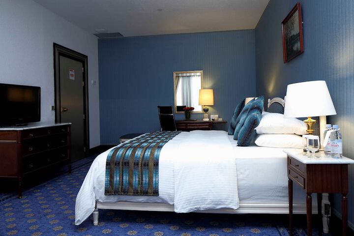 Room 2 of 70