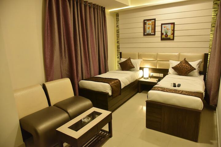 Room 9 of 33