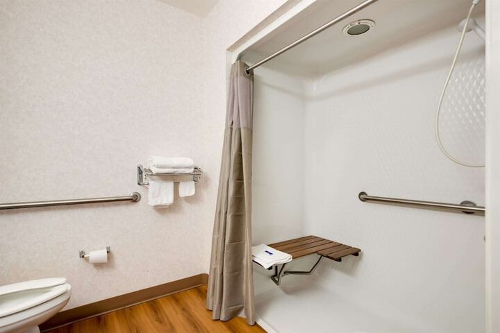 Room 25 of 33