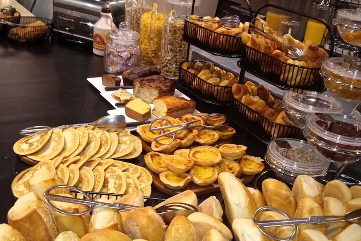 Breakfast/Coffee Service 24 of 61