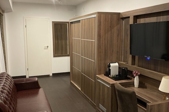 Room 33 of 46