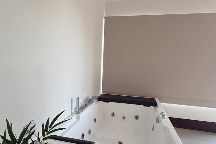 Hot Tub 44 of 64