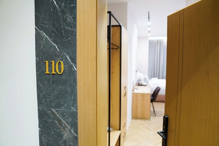 Room 175 of 249