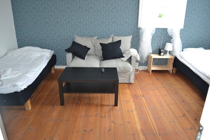 Room 6 of 63