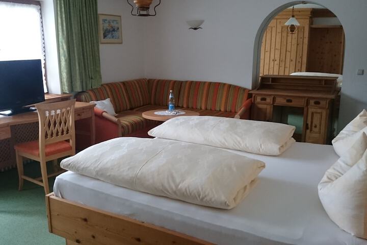 Room 3 of 29