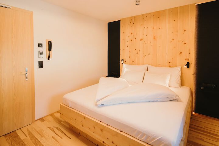 Room 15 of 117