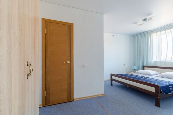 Room 9 of 33