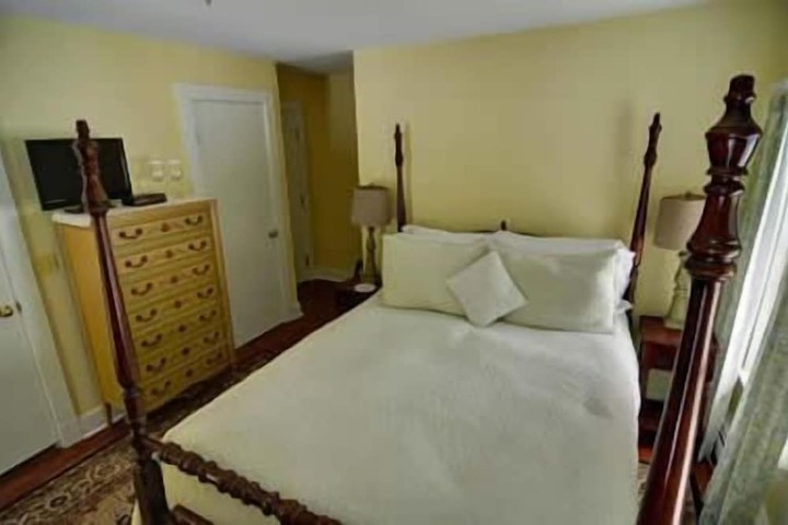 Room 10 of 24