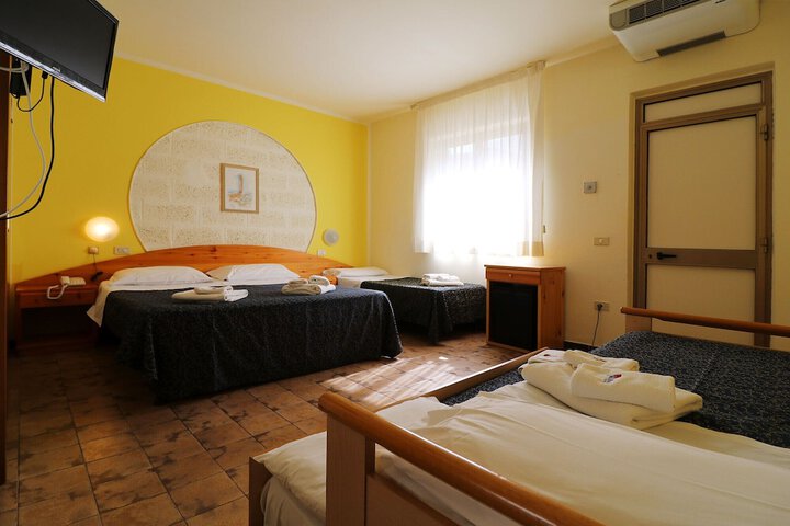 Room 20 of 150