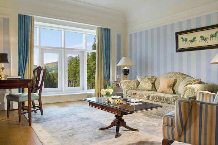 Lounge 114 of 147