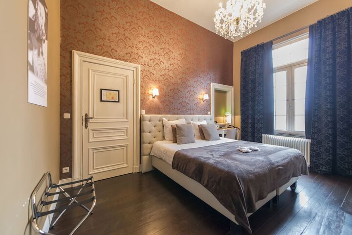 Room 32 of 63