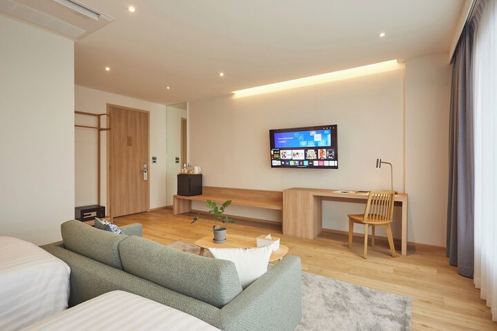 Room 10 of 37