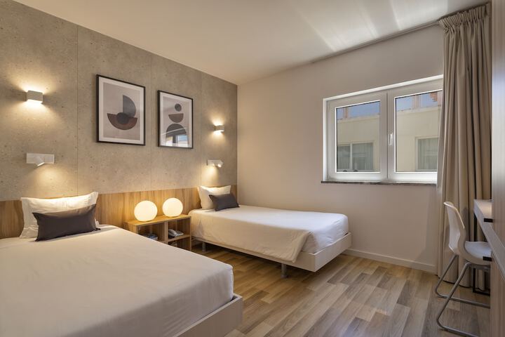 Room 10 of 26