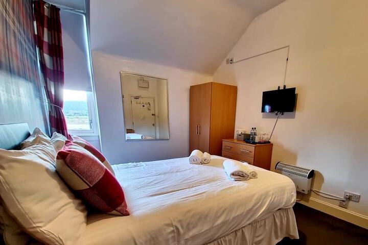 Room 7 of 13