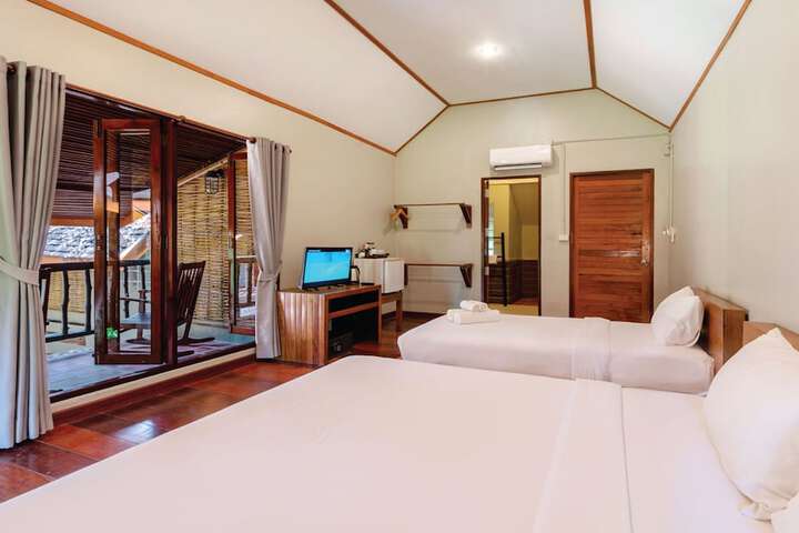 Room 15 of 77