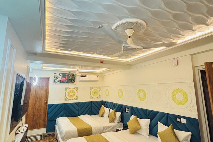 Room 4 of 30