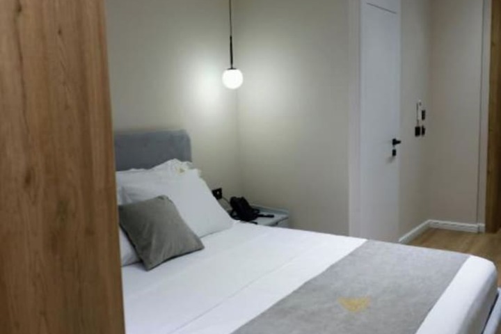 Room 8 of 35