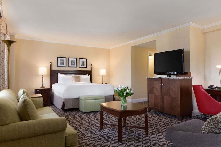 Room 30 of 102