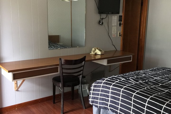 Room 4 of 49