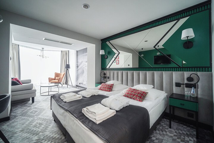 Room 52 of 98