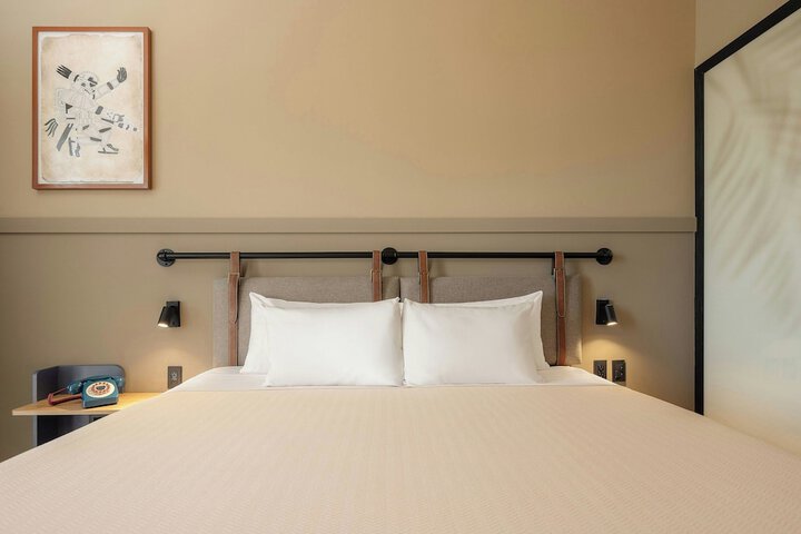 Room 42 of 110