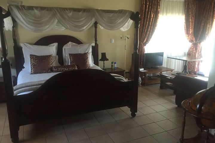 Room 12 of 80