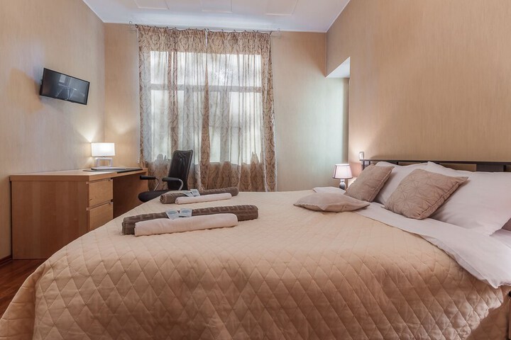 Room 7 of 16