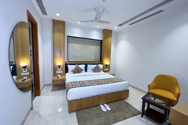 Room 10 of 26