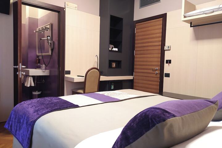 Room 42 of 60
