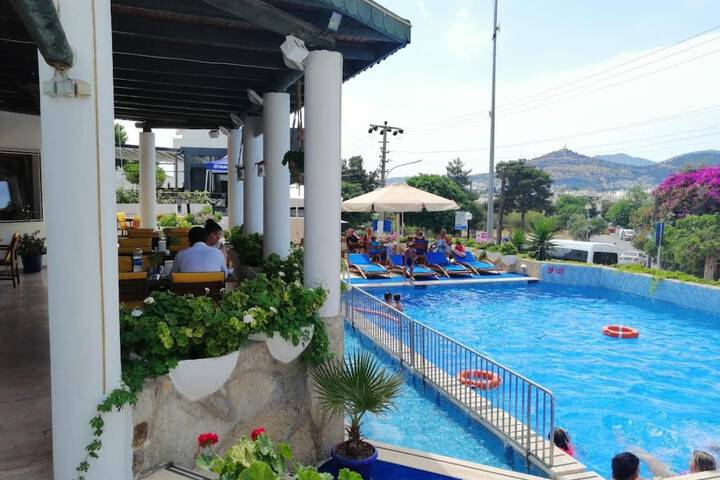 Hotel Pool
