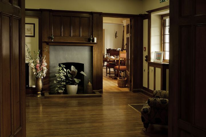 Hotel 2 of 128