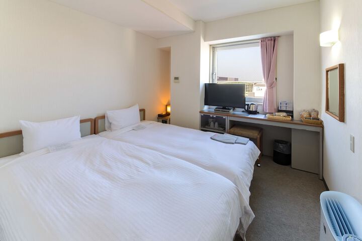 Room 7 of 34