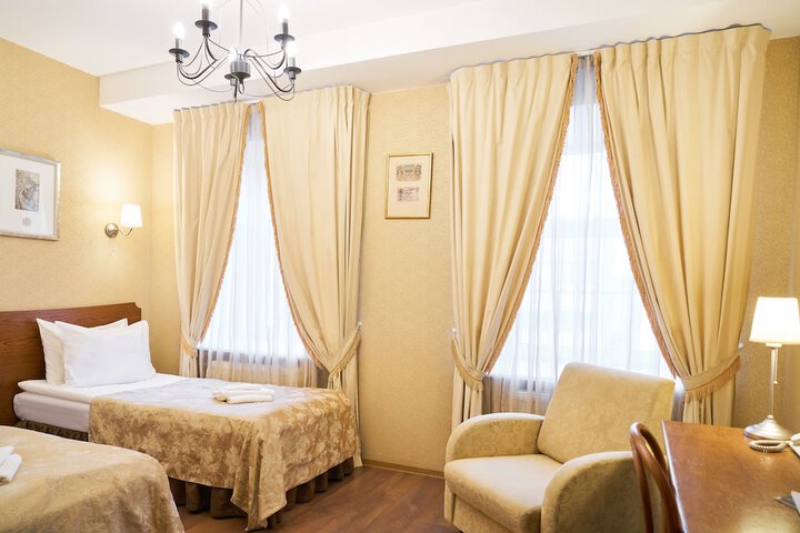 Room 19 of 38