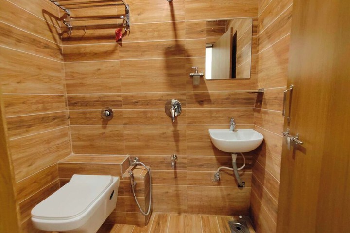 Room 7 of 11