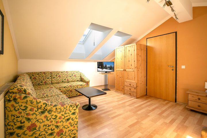 Room 10 of 27