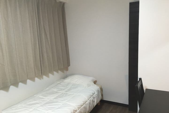 Room 8 of 19