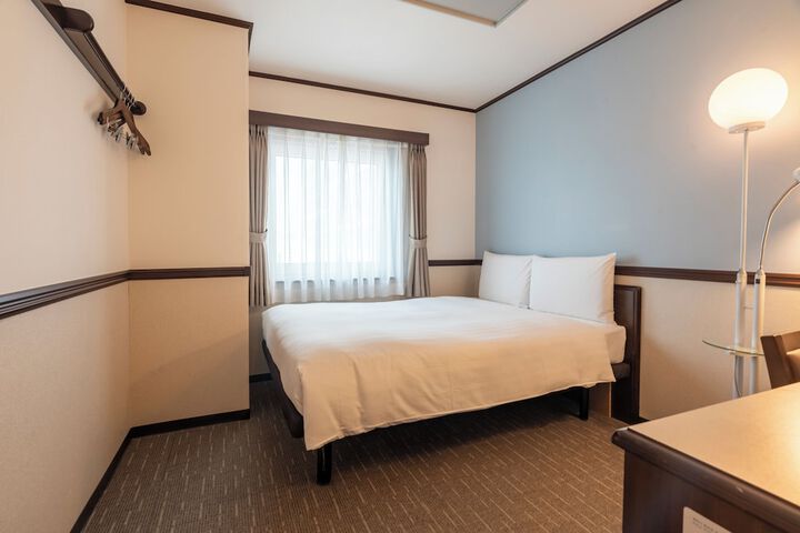 Room 13 of 32