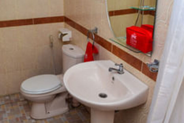 Room 4 of 16