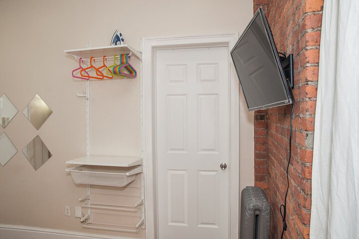 Room 70 of 214
