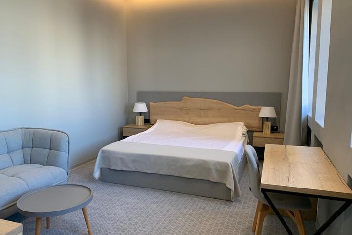 Room 28 of 53