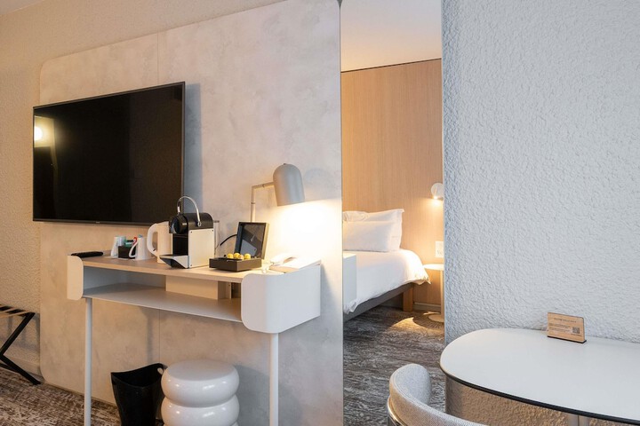 Room 15 of 103