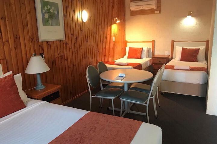 Room 3 of 10