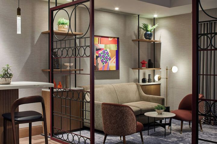 Lounge 96 of 118