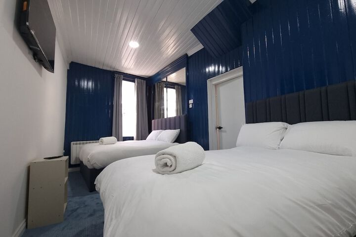 Room 12 of 32
