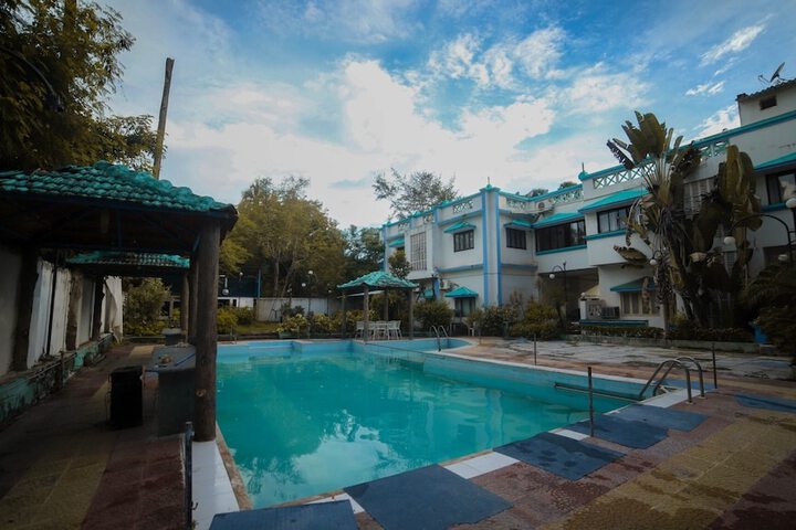 Pool 19 of 25