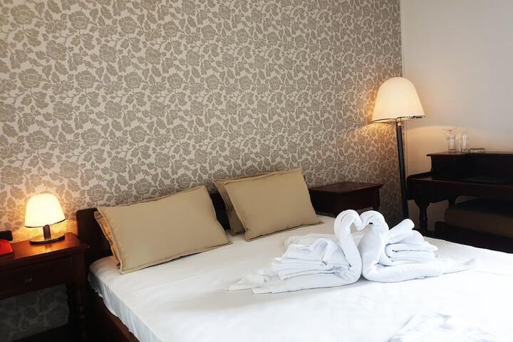 Room 10 of 38
