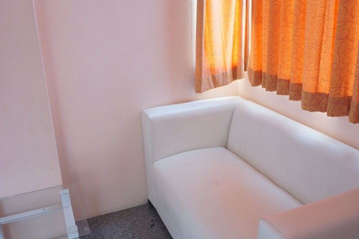 Room 9 of 27