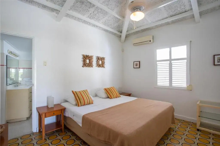 Room 4 of 20