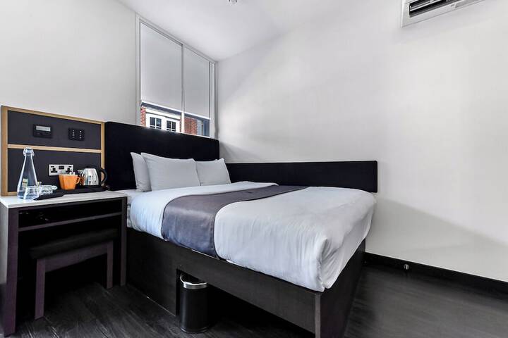 Room 8 of 37